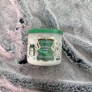 Bath & Body Works Vanilla Bean Noel Candle with Green Lid